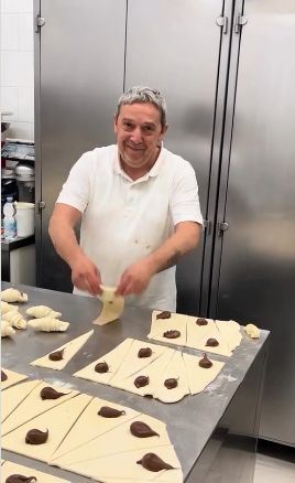Koki membuat croissant 'tanpa usaha' yang menjadi viral