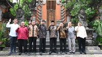 Seruan ini mengajak Masyarakat sabar dan terus menjaga kerukunan dan menunggu hasil real count dari KPU.