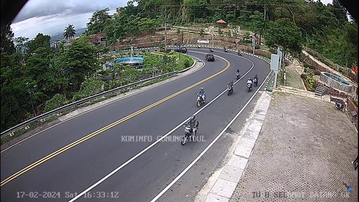 Ruas Jalan Wonosari-Jogja Patuk, Gunungkidul dari CCTV Diskominfo Gunungkidul, Sabtu (17/2/2024) pukul 16.33 WIB.