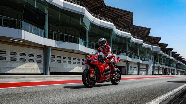 SEPANG, SGR - FEBRUARY 08:  Francesco Bagnaia of Ducati Lenovo Team in action during day three of MotoGP Sepang Test  held at Petronas Sepang International Circuit in Sepang, Malaysia on February 08, 2024. (Photo by Hazrin Yeob Men Shah/Icon Sportswire via Getty Images)