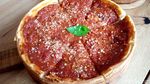 Mantap! Ada Pizza Chicago yang Kejunya Mulur Gurih