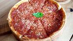 Mantap! Ada Pizza Chicago yang Kejunya Mulur Gurih