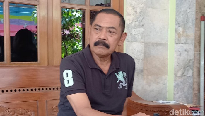 Ketua PDIP Solo FX Hadi Rudyatmo saat ditemui di rumahnya, Sabtu (17/2/2024)