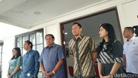 SBY Sekeluarga menyambut Prabowo di Wisma Drupadi, Komplek Museum dan Galeri SBY-ANI