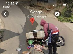 Lagi Apes, Aksi Kocak Ini Terekam Google Street View