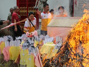 Melihat Ritual Pao Un di Klenteng Semarang