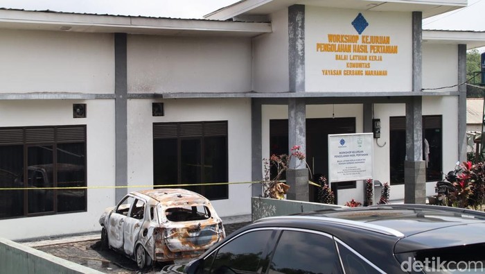 Mobil timses Caleg DPR RI terbakar