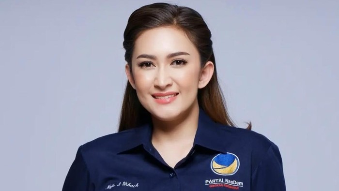 Nafa Urbach maju sebagai caleg DPR RI dari dapil Jawa Tengah VI.