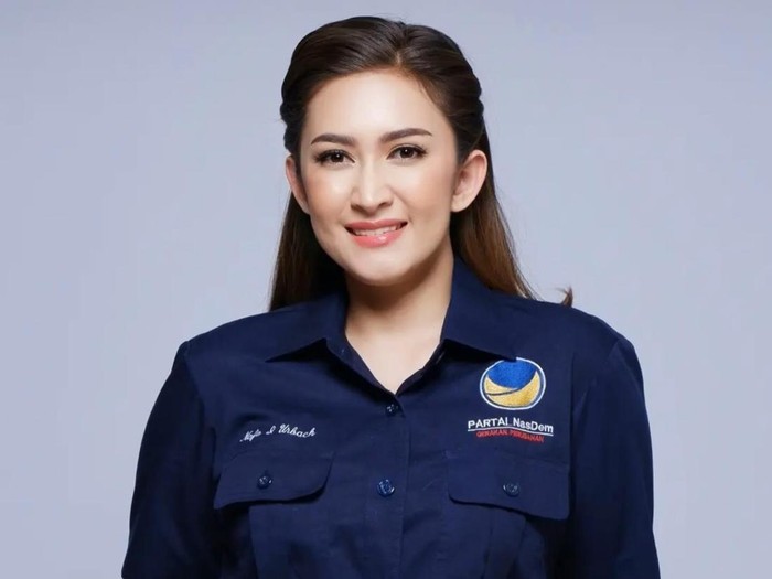 Nafa Urbach maju sebagai caleg DPR RI dari dapil Jawa Tengah VI.