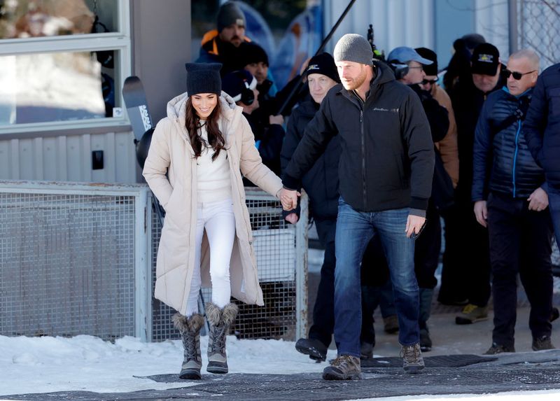 Kemesraan Pangeran Harry dan Meghan Markle di Kanada