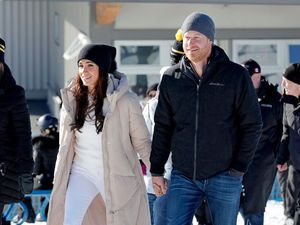 Pangeran Harry Adakan Acara Natal Tanpa Meghan Markle