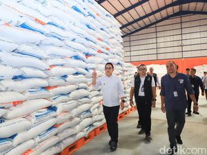 Pj Gubernur Pastikan Stok Beras Jatim Aman hingga 6 Bulan ke Depan