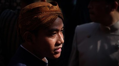 Pakai Beskap, Gibran Hadiri HUT Solo ke-279