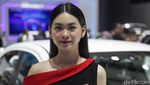 Yang Manis dan Elegan, Perempuan Penjaga Booth IIMS 2024