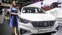 Kendati demikian, usher juga harus memiliki sedikit pengetahuan mengenai produk motor, mobil, atau truk yang didampinginya.