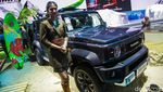 Yang Manis dan Elegan, Perempuan Penjaga Booth IIMS 2024