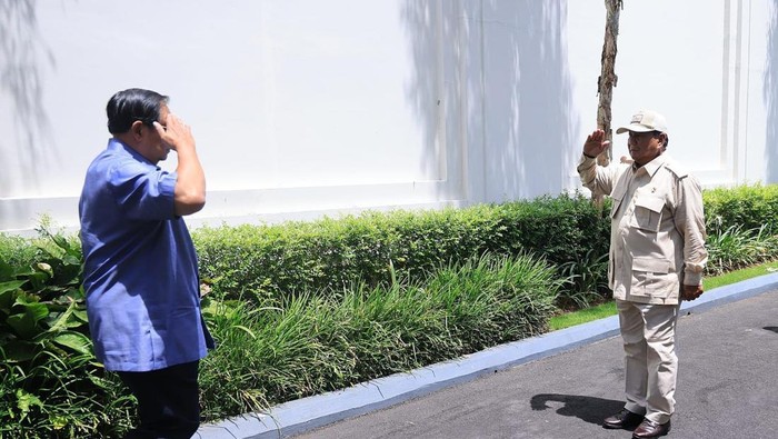 Prabowo Subianto mengunjungi Ketua Majelis Tinggi Partai Demokrat SBY di Pacitan (dok.ist)