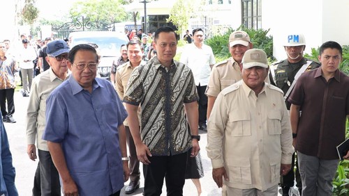 Prabowo Subianto mengunjungi Ketua Majelis Tinggi Partai Demokrat SBY di Pacitan (dok.ist)