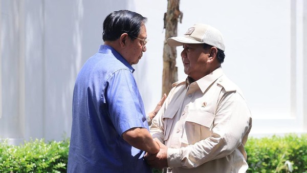 Momen SBY dan Prabowo Saling Hormat di Pacitan