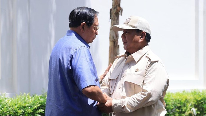 Moment Haru, Prabowo Kunjungi SBY di Cikeas Rayakan Idul Fitri Bersama