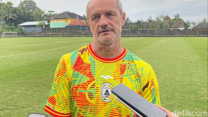 Pelatih PSS Sleman, Risto Vidakovic saat ditemui di Lapangan Pakembinangun, Sleman, Sabtu (17/2/2024).