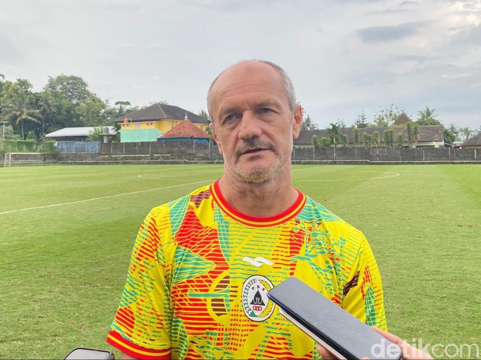 Pelatih PSS Sleman, Risto Vidakovic saat ditemui di Lapangan Pakembinangun, Sleman, Sabtu (17/2/2024).