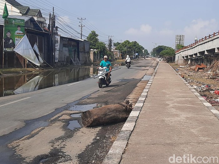 Ruas Pantura Demak-Kudus yang masih ditutup imbas banjir Demak. Foto diambil Sabtu (17/2/2024).