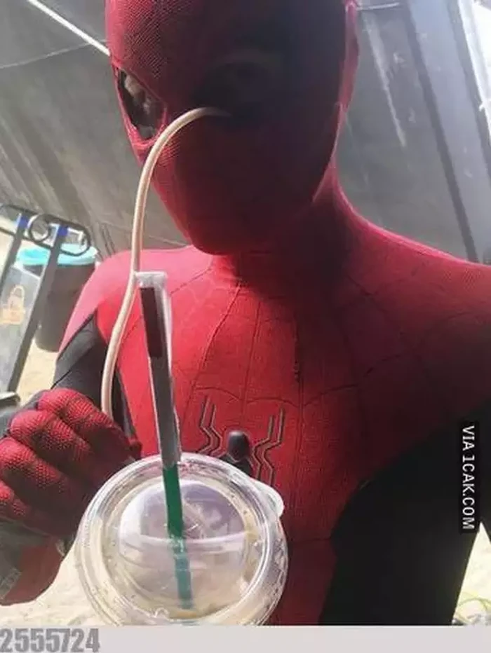 Sedotan nyeleneh netizen Sedotan nyeleneh netizen