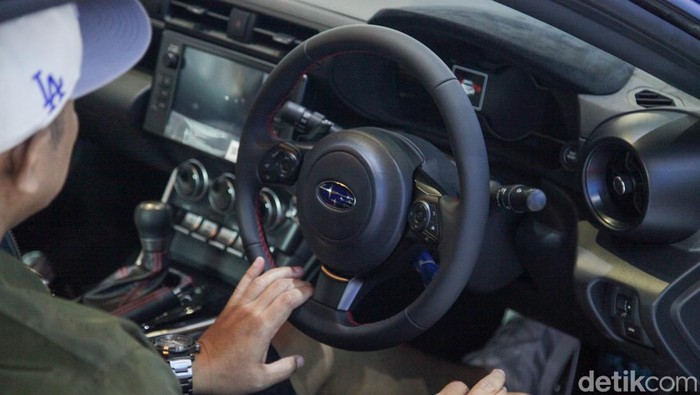 JutaanSubaru menghadirkan All New Subaru BRZ model 2024. Untuk pertama kalinya, Subaru membawa BRZ M/T EyeSight dan Subaru BRZ A/T EyeSight.