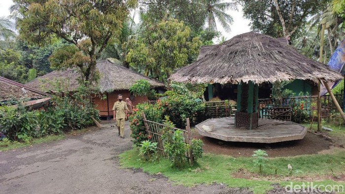 Suasana di Kampung Adat Kuta Ciamis.