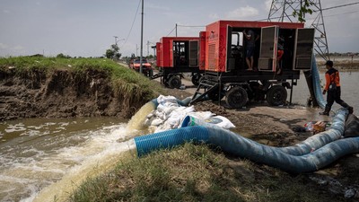 Tangani Banjir Demak, 27 Pompa Air Bergerak Diterjunkan