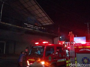Tempat Karaoke Kebakaran di Majalengka, Pengunjung Berhamburan