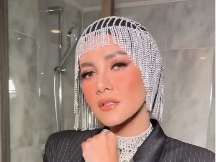 Ulang Tahun Olla Ramlan yang ke-44.