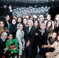 Olla mempercayakan makeup artist Marlene Hariman untuk mempercantik wajahnya. Foto: Instagram