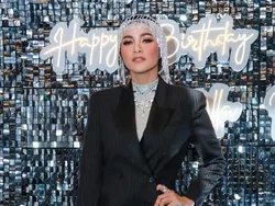 7 Gaya Olla Ramlan bak Cleopatra, Rayakan Ulang Tahun ke-44