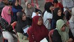 Warga Bengkulu Antre Ambil Bantuan PKH dan BPNT