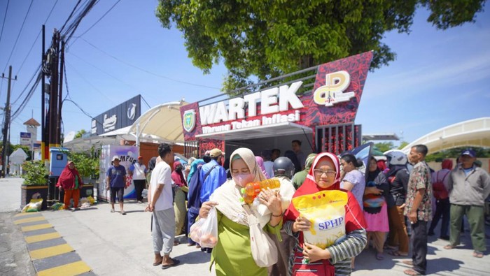 Warung Tekan Inflasi di Madiun.