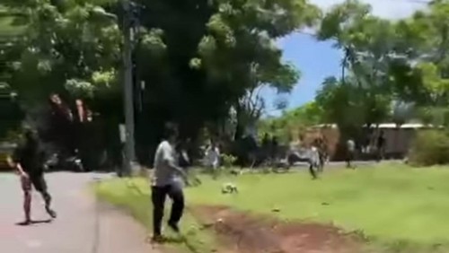 Bentrokan di Lingkungan Cengiling, Kelurahan Jimbaran, Kecamatan Kuta selatan, Badung, Bali, Minggu (18/2/2024). (Tangkapan layar video viral)