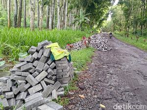 Diduga Kalah Suara, Caleg Ini Tarik Bantuan Paving yang Diberi ke Warga