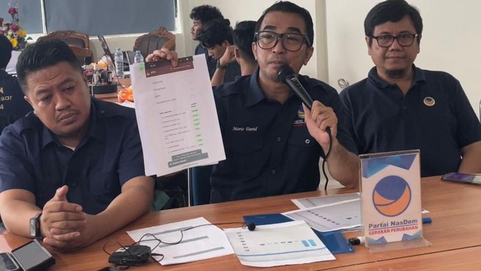 Direktur Saksi Partai NasDem Sulsel Mario David (tengah).