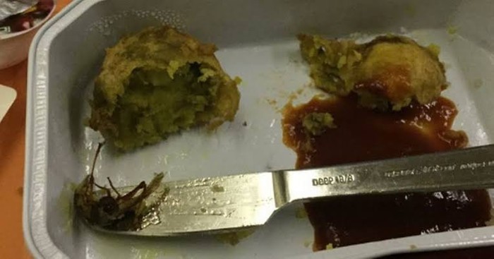Duh! 10 Penampakan Makanan di Pesawat Ini Bikin Penumpang Malas Makan Duh! 10 Penampakan Makanan di Pesawat Ini Bikin Penumpang Malas Makan
