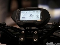 Ngecas Motor Listrik Jangan Nunggu Baterai Habis, Ini Sebabnya