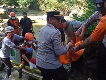 Remaja Bandung yang Terseret Arus Sungai Ciloa Ditemukan Tewas