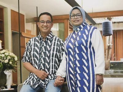 Foto: Gaya Mesra Anies Baswedan dan Istri Pakai Outfit Couple Dian Pelangi