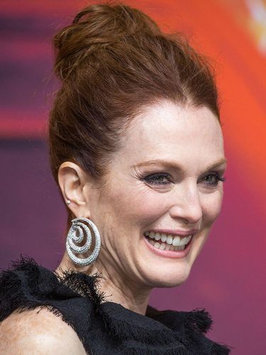 Gaya Rambut Messy Bun