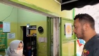 Sebelum pemilu 2024 ini, Giring yang bergabung dengan partai PSI memang sering blusukan ke beberapa tempat. Pria 40 tahun itu sekaligus memanfaatkan momen untuk mencoba banyak kuliner. Foto: Instagram @giring