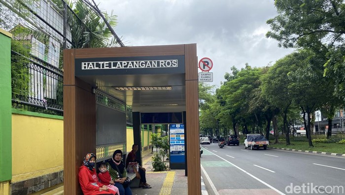 Halte Lapangan Ros, Tebet, Jaksel, usai direvitalisasi (Devi/detikcom)