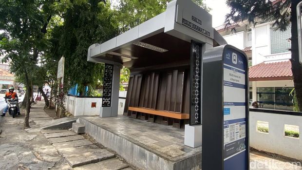 Halte RSUD Kramat Jati (Devi Puspitasari/detikcom)