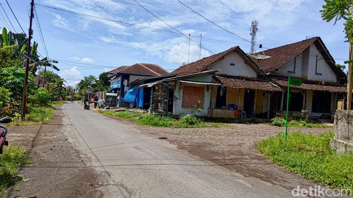 jalan paving di banyuwangi dibongkar gegara nyaleg gagal