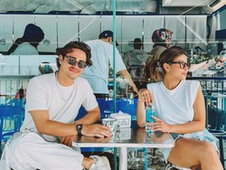 7 Potret Awkarin Bareng Pacar Baru Bule Tampan, Go Publik di Hari Valentine